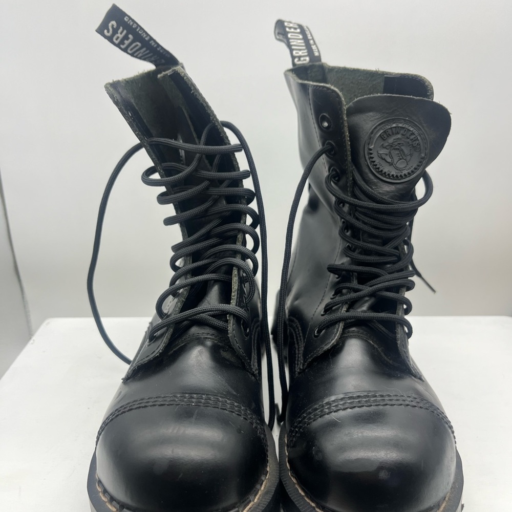 Black Unisex Grinder 10 hole Boots Size 1981B size 5 men’s woman 8